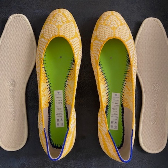 BNIB Rothy's Bundle:  size 9 Daisy Squares and Jardin Yellow Essential Pouch - Picture 3 of 6